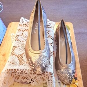 AGL Women's Metallic Gold/Snakeskin Captoe Elastic Italy Leather Shoes